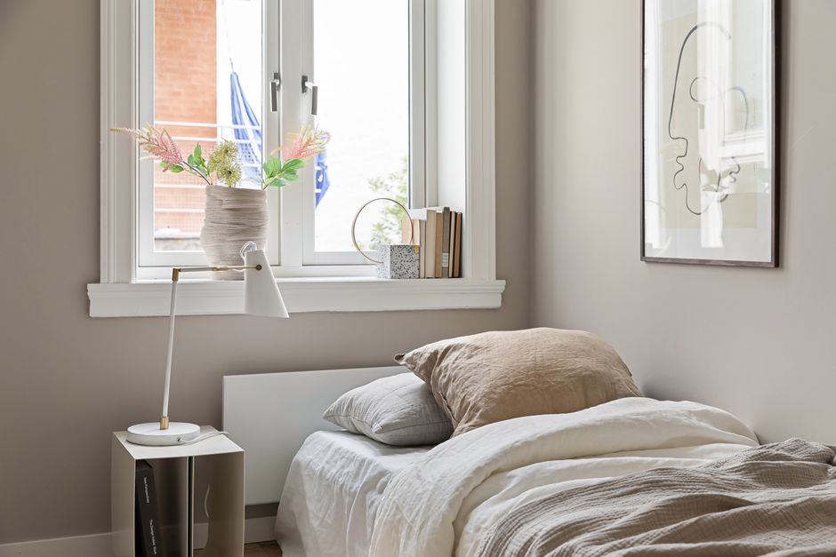 Neutrale tinten voor een knusse slaapkamer sfeer. Neutrale tinten voor een knusse slaapkamer sfeer.